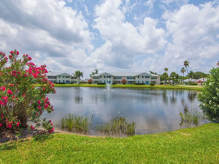 655 W Lake Jasmine Cir #207 — Photo 4
