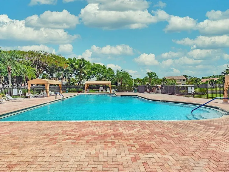 889 Sand Creek Cir — Photo 26