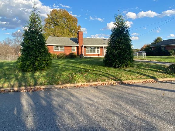 2nd image of 628 Sandusky Dr
