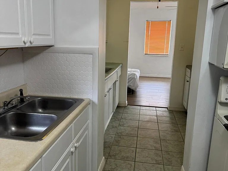 8790 Aero Ave — Photo 6
