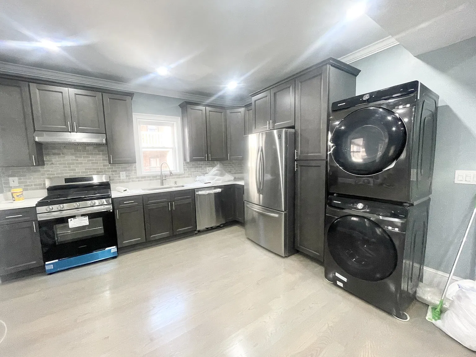 5 bed, 999 sqft, $5,500 — Photo 3