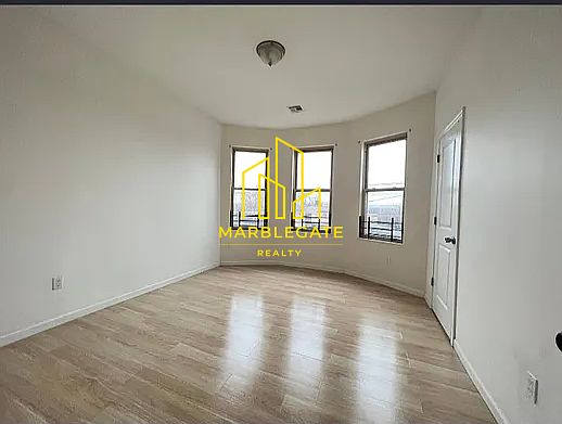 4th image of 684 Grove St #33L