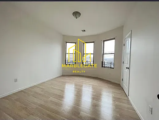 684 Grove St #33L — Photo 4