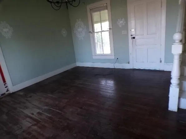 203 Grover St, Ellinger, TX 78938