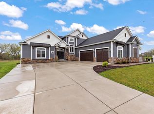 S87W17881 Edgewater Ct, Muskego, WI 53150