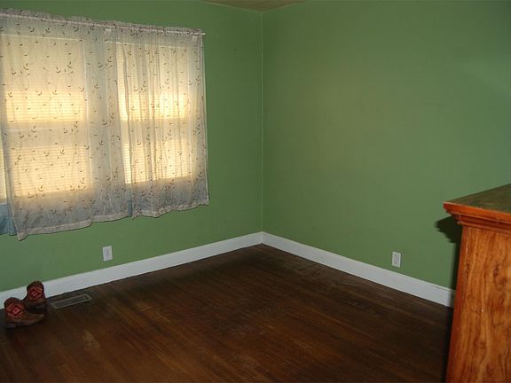 2nd image of 1221 W Bethel Ave