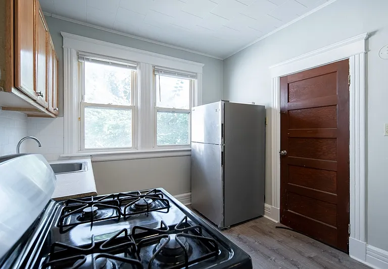 11 King Ave #2 — Photo 5