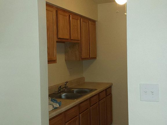 3rd image of 808 Grand Central St APT 6