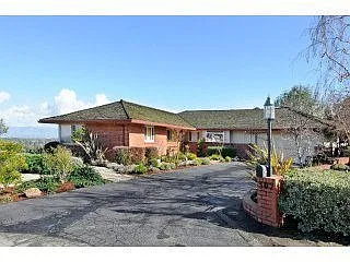 302 La Cuesta Dr photo 1