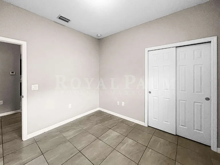 1322 Trafalgar Pkwy — Photo 19