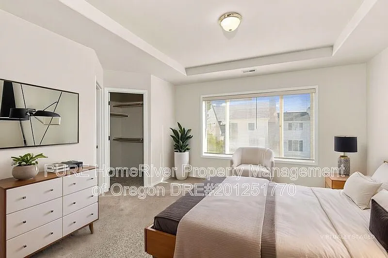 4 bed, 2.5 bath, 2044 sqft, $2,995 — Photo 3
