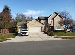 7672 Meadow Ridge Dr, Fishers, IN 46038