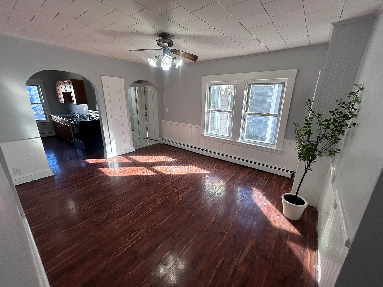 3 bed, 1025 sqft, $2,800 — Photo 3