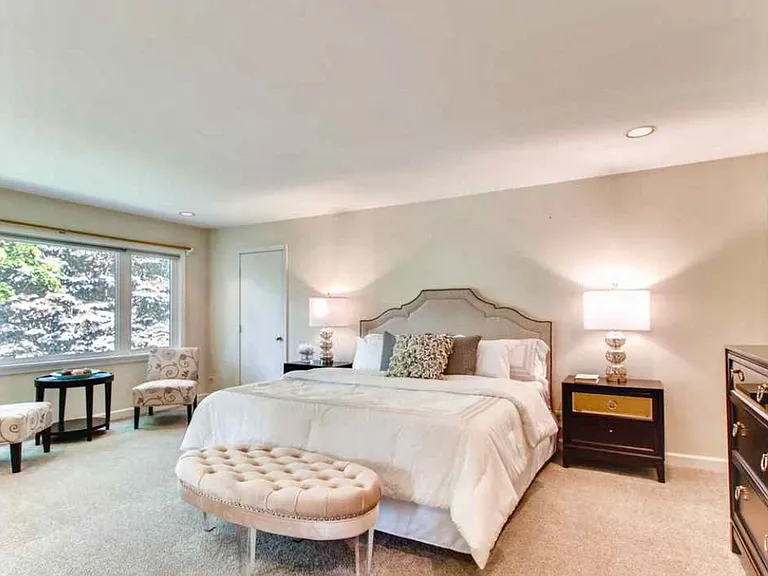 1058 Wilmette Ave — Photo 8