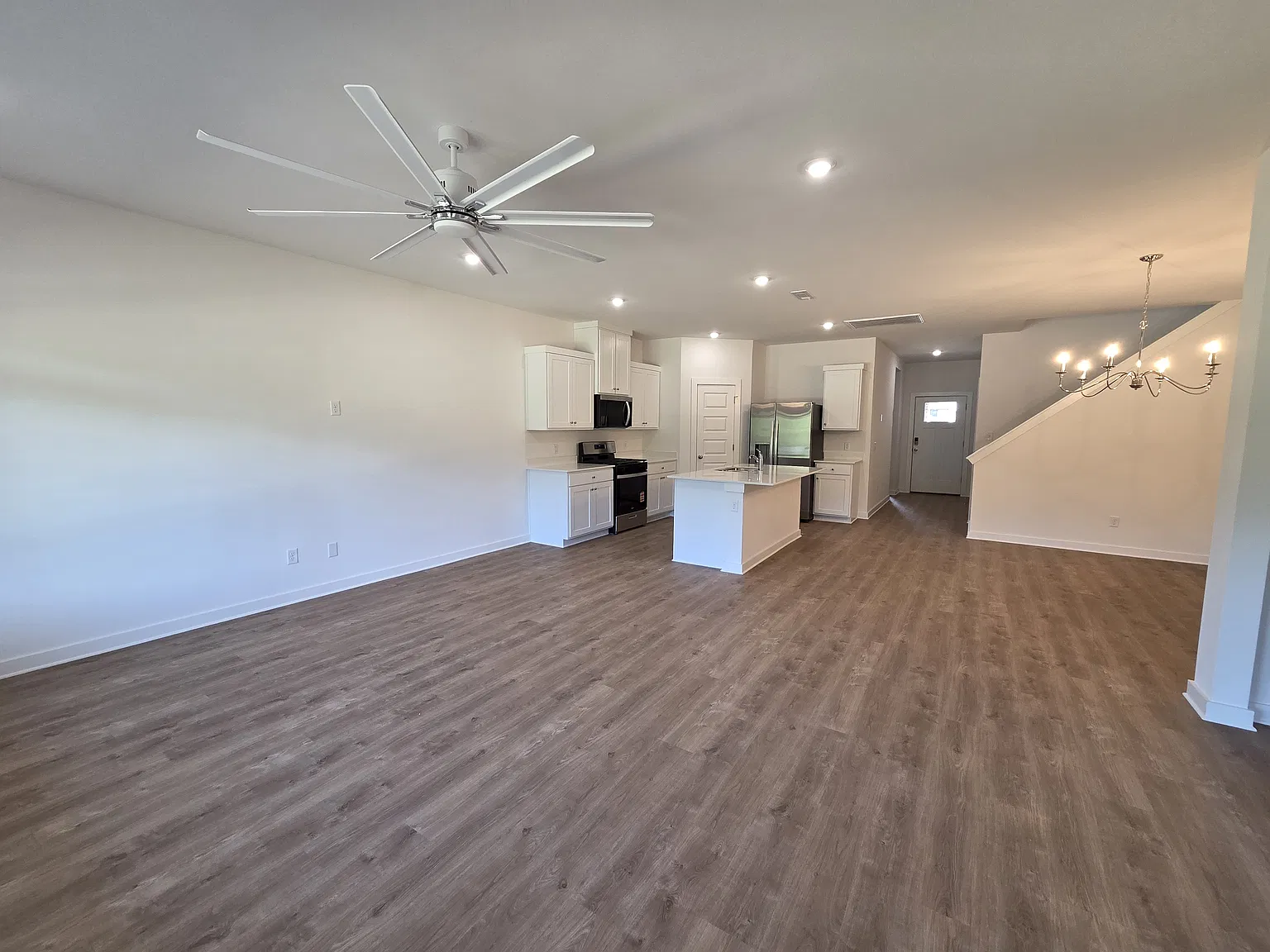 4 bed, 2313 sqft, $3,200 — Photo 2