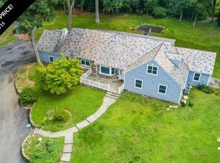 36 Farmstead Ln, Glen Head, NY 11545