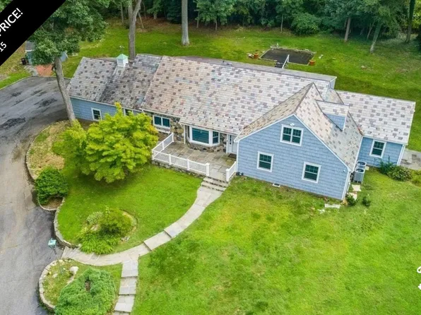 36 Farmstead Lane, Brookville, NY 11545