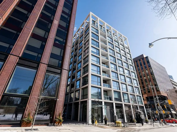 39 Brant St #206, Toronto, ON M5V 0M8