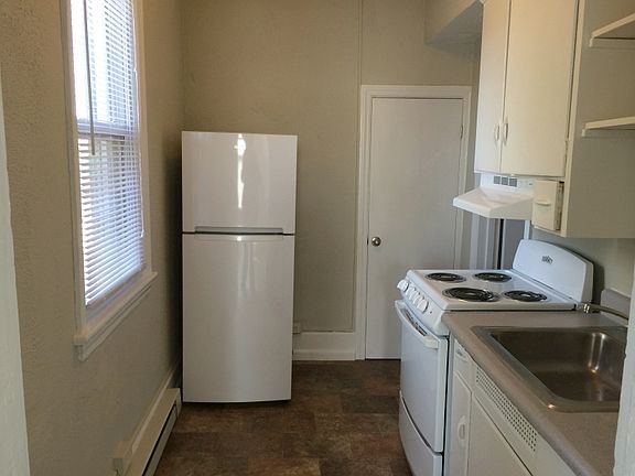 3rd image of 336 E Broadway St APT 3