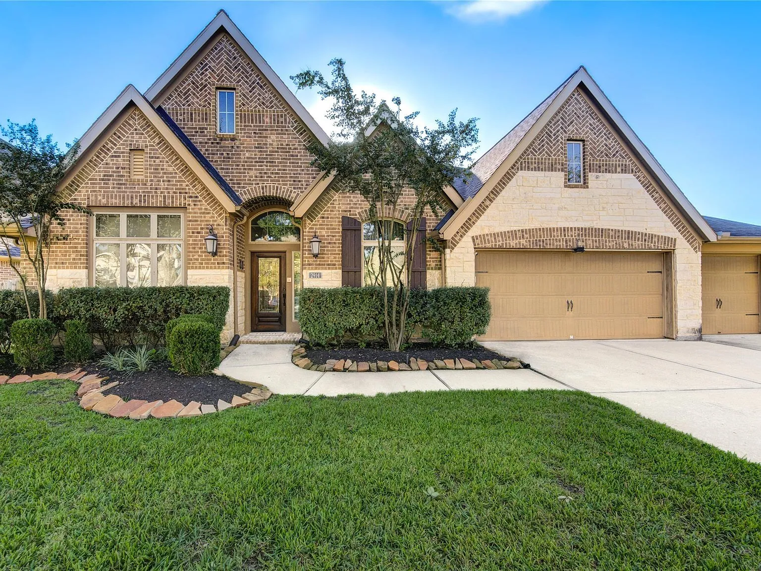 4 bed, 3.0 bath, 3319 sqft, $3,195 — Photo 3