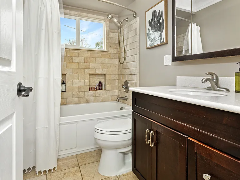 905 Parliament Ave — Photo 18