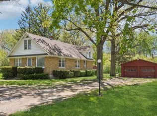 1961 Buckley Rd, Libertyville, IL 60048