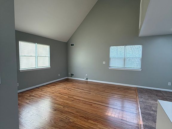 4th image of 85 Smithtown Blvd