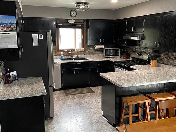 3rd image of 300 Hillview Cir