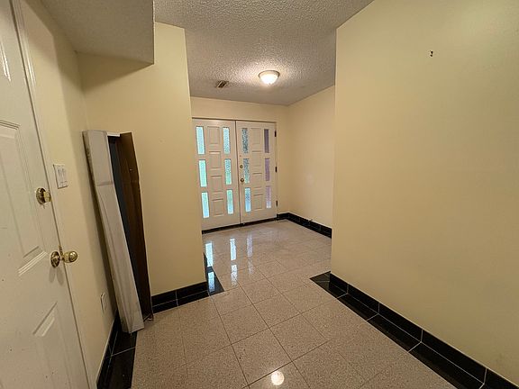 3rd image of 8871 Carmichael St