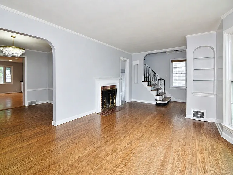 4438 Baintree Rd — Photo 6