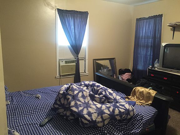 5th image of 218 W Longview St