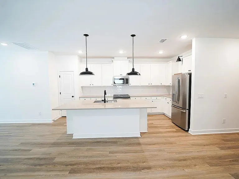 136 Kingswood Cir — Photo 5