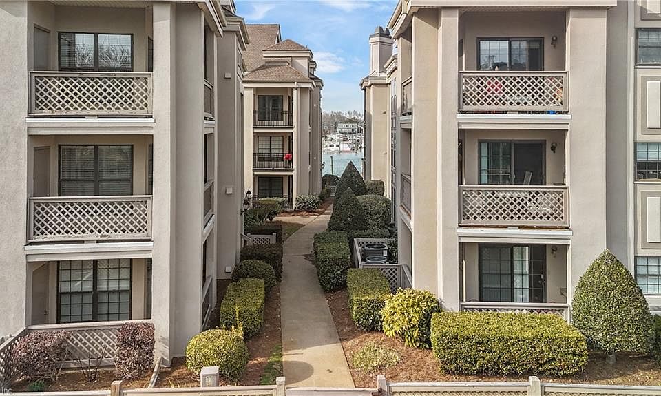 1st image of 407 Harbour Point APT 204