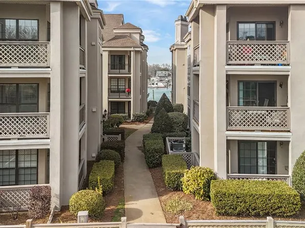 407 Harbour Point APT 204, Virginia Beach, VA 23451
