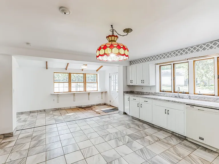 1425 N Line St — Photo 17