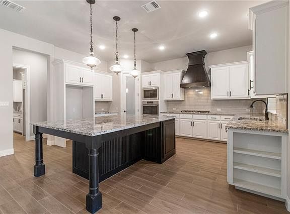 3rd image of 10721 Vista Heights Dr