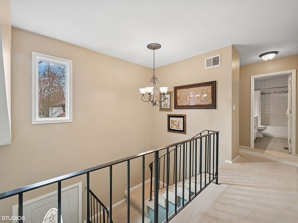 2nd image of 9 Manchester Ln