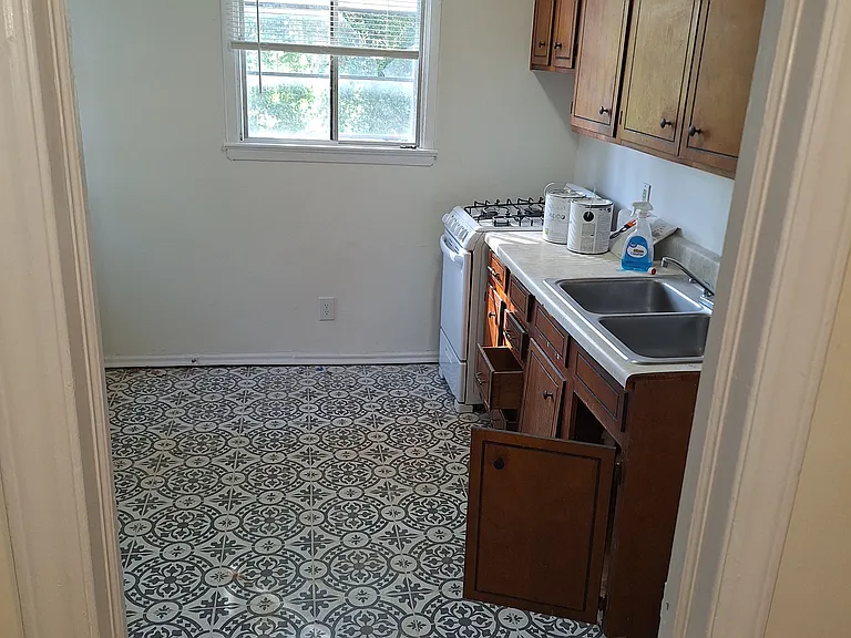 1916 Manteo Ct — Photo 24