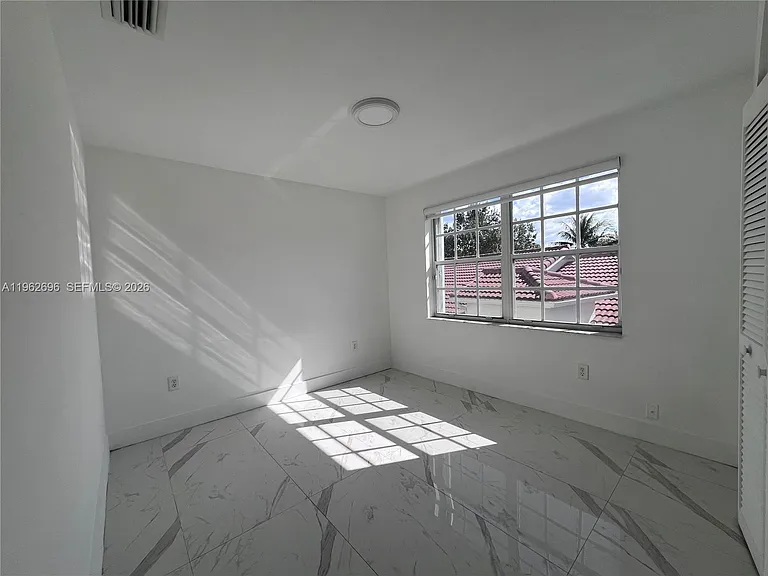 109 Gables Blvd — Photo 17