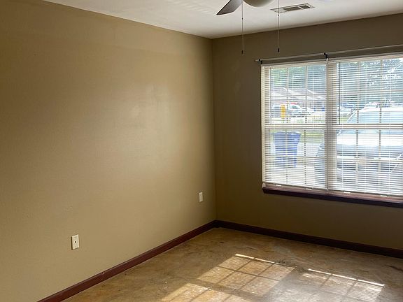 4th image of 8 Iris Dr Unit B