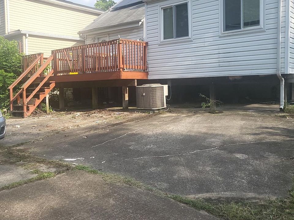 2nd image of 3000 Franklin St NE