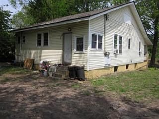 4th image of 117 S Dewey Roberts Sr St