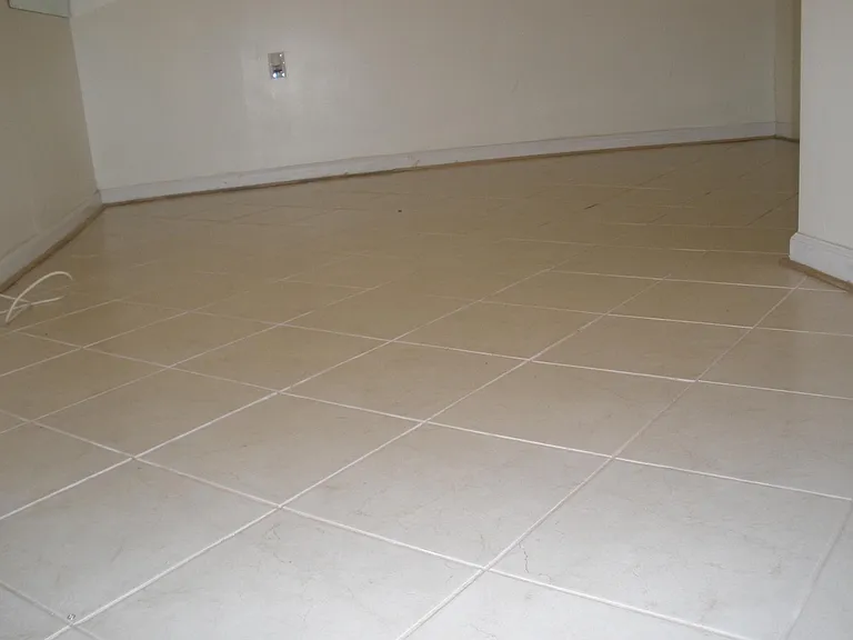 610 Houston Ct — Photo 2