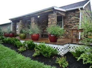 157 Mountain Breeze Ln, Saint Albans, WV 25177