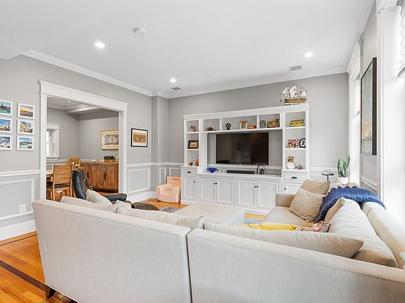 3rd image of 31 Essex St #2