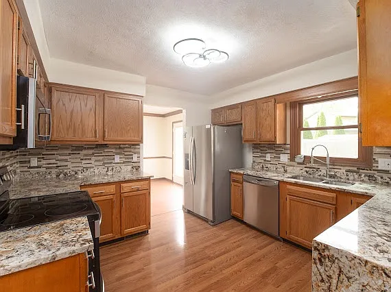 5 bed, 2265 sqft, $3,300 — Photo 4