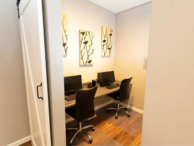 Burberry Place Apartments — Photo 29