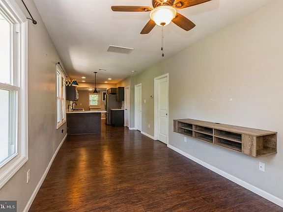 4th image of 303 W Nicholson Rd