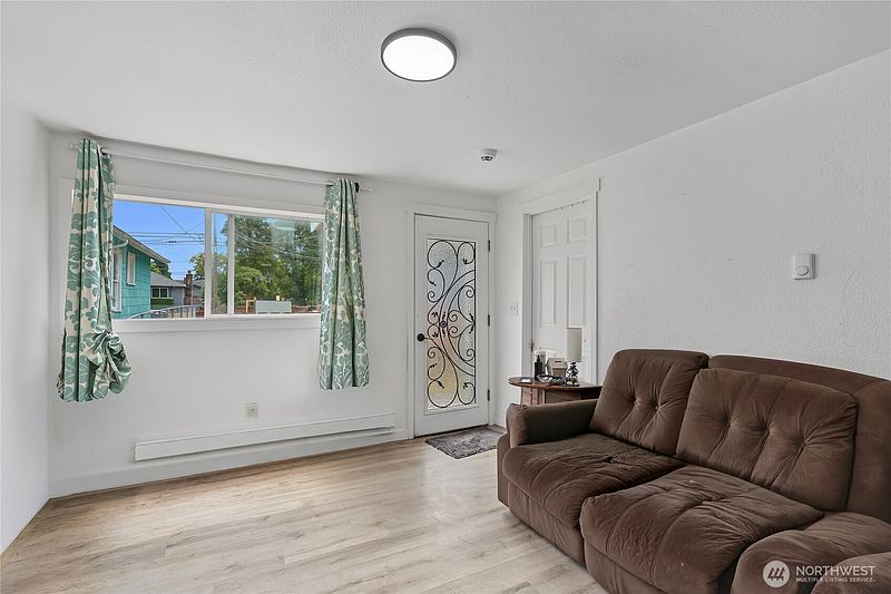 3rd image of 831 E 47th Street #2