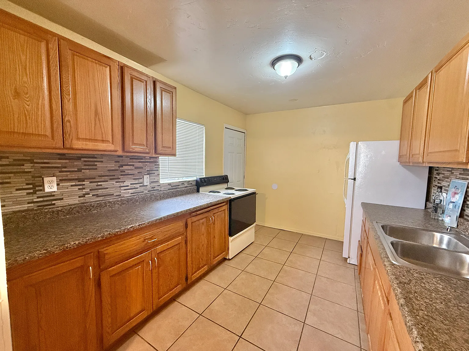 3 bed, 1000 sqft, $1,350 — Photo 4